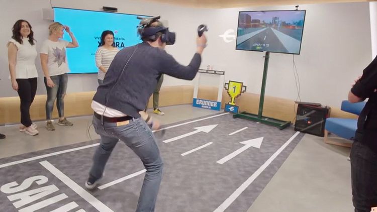 User experiencing Virtual Reality developed at Ibercaja